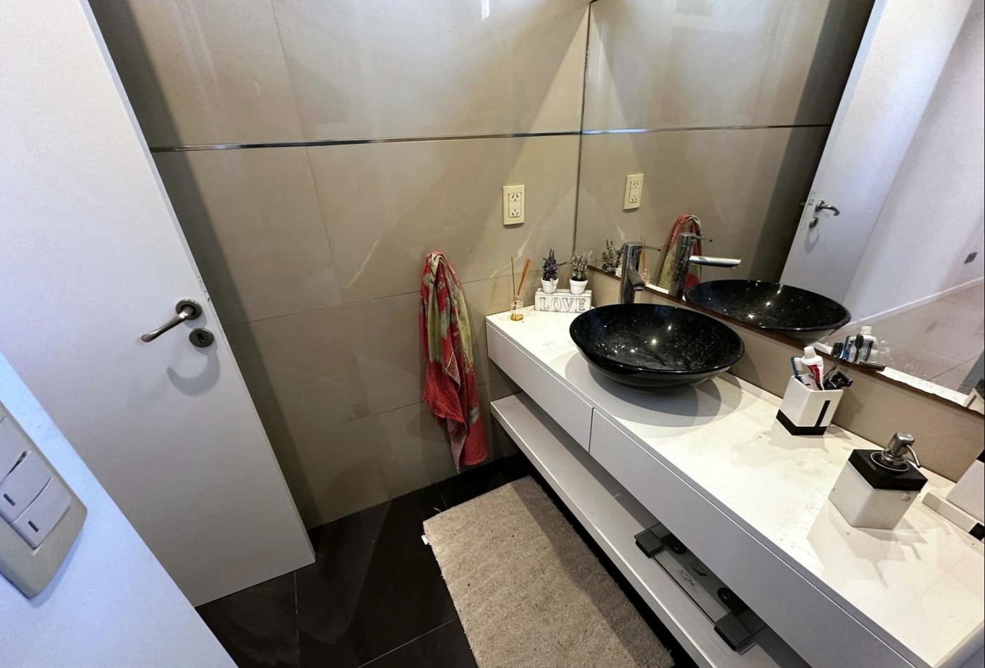 Casa de 5 ambientes con pileta  en Acantilados  