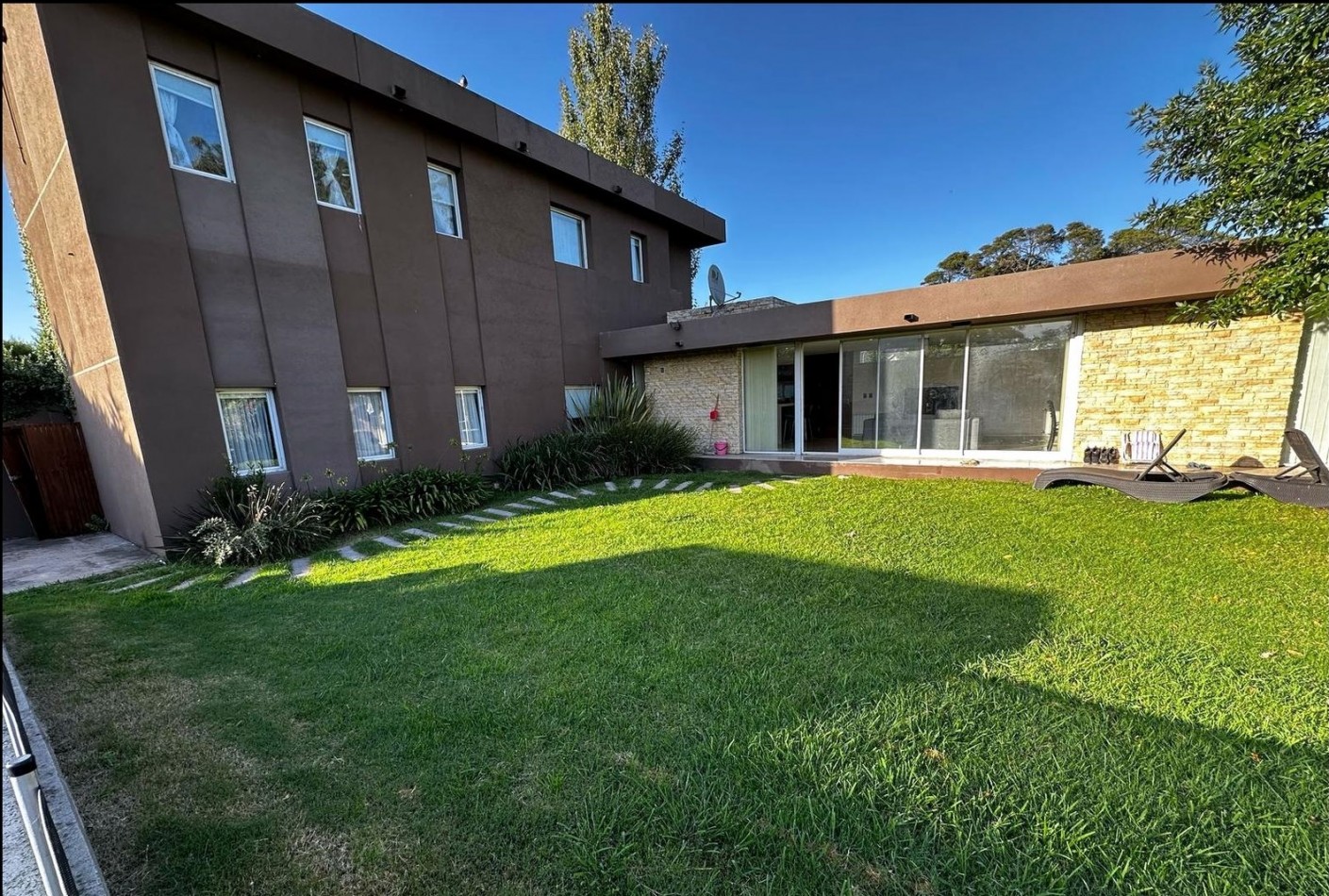 Casa de 5 ambientes con pileta  en Acantilados  
