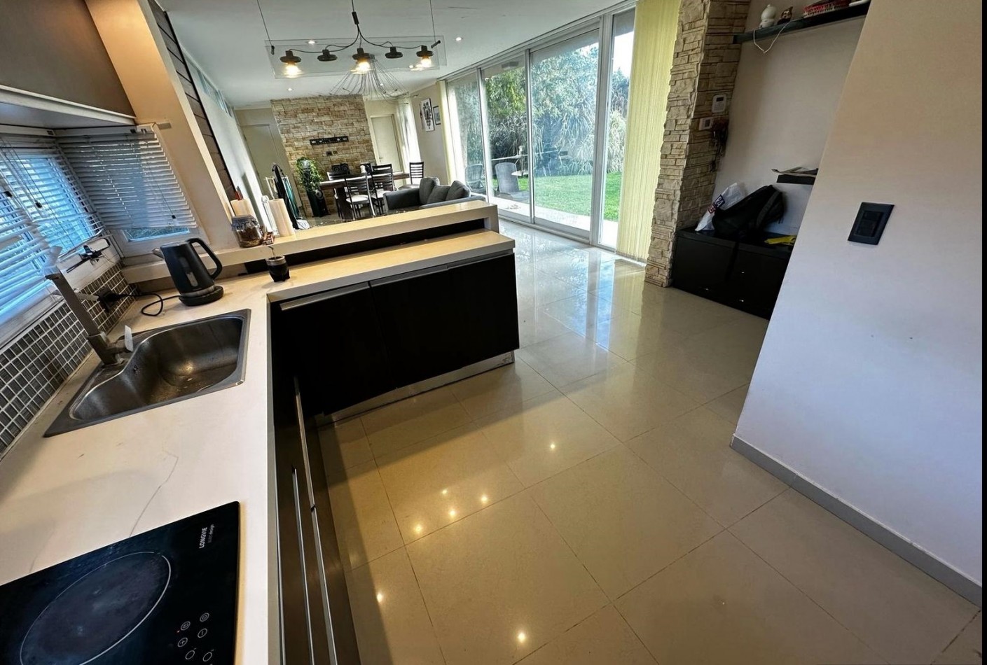 Casa de 5 ambientes con pileta  en Acantilados  