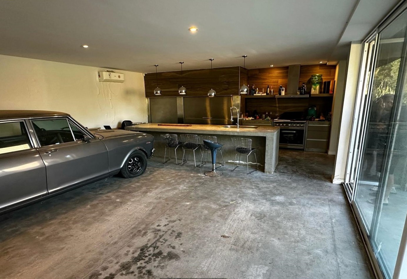Casa de 5 ambientes con pileta  en Acantilados  