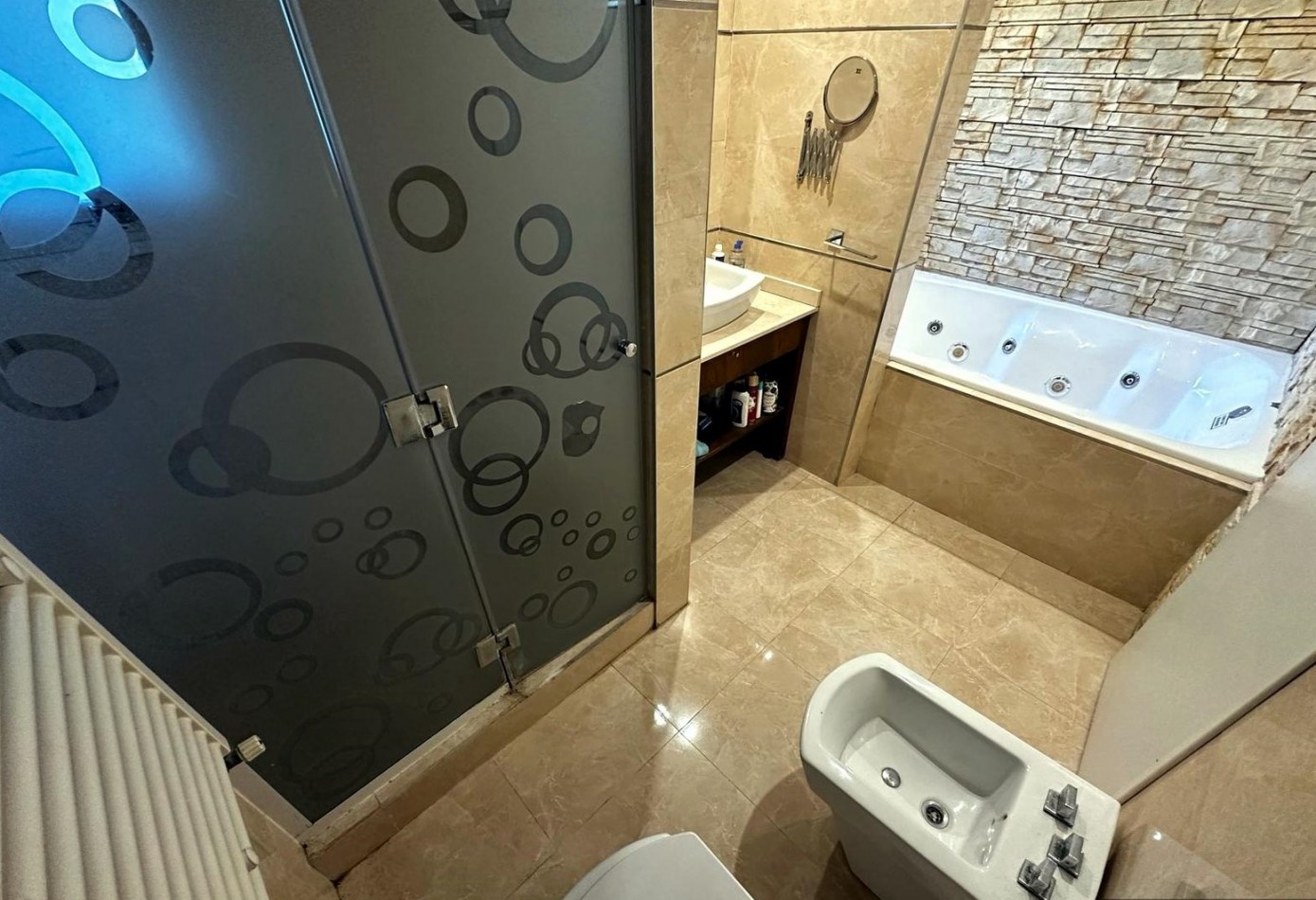 Casa de 5 ambientes con pileta  en Acantilados  