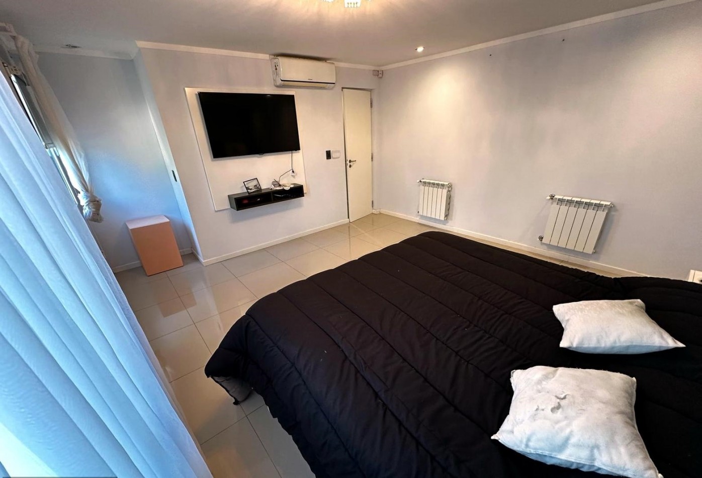 Casa de 5 ambientes con pileta  en Acantilados  