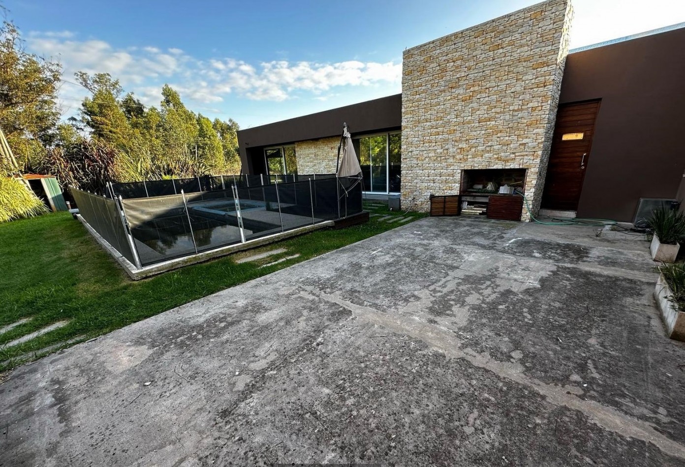 Casa de 5 ambientes con pileta  en Acantilados  