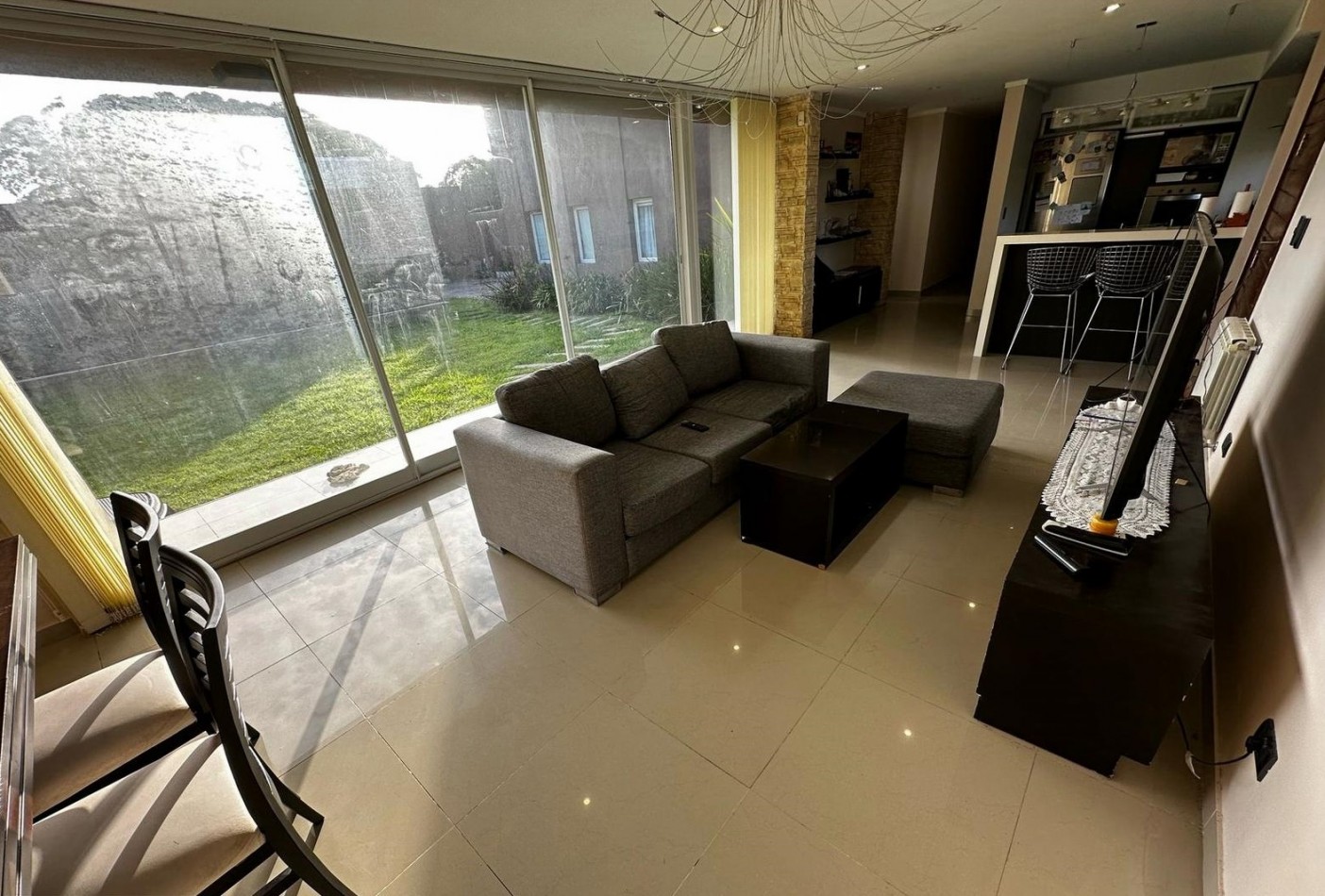 Casa de 5 ambientes con pileta  en Acantilados  