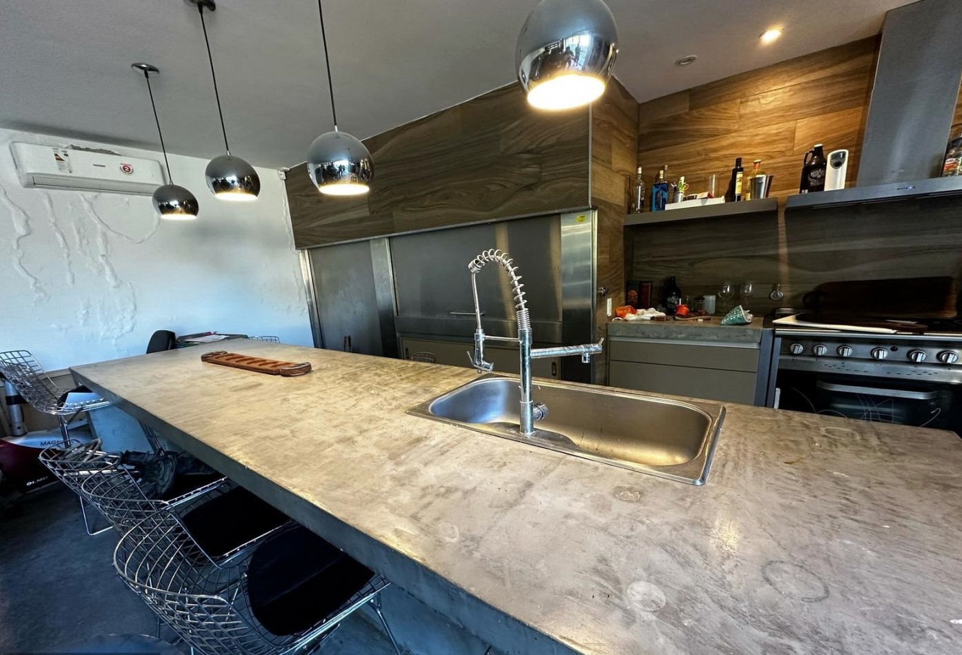 Casa de 5 ambientes con pileta  en Acantilados  