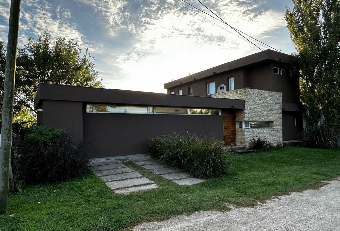 Casa de 5 ambientes con pileta  en Acantilados  