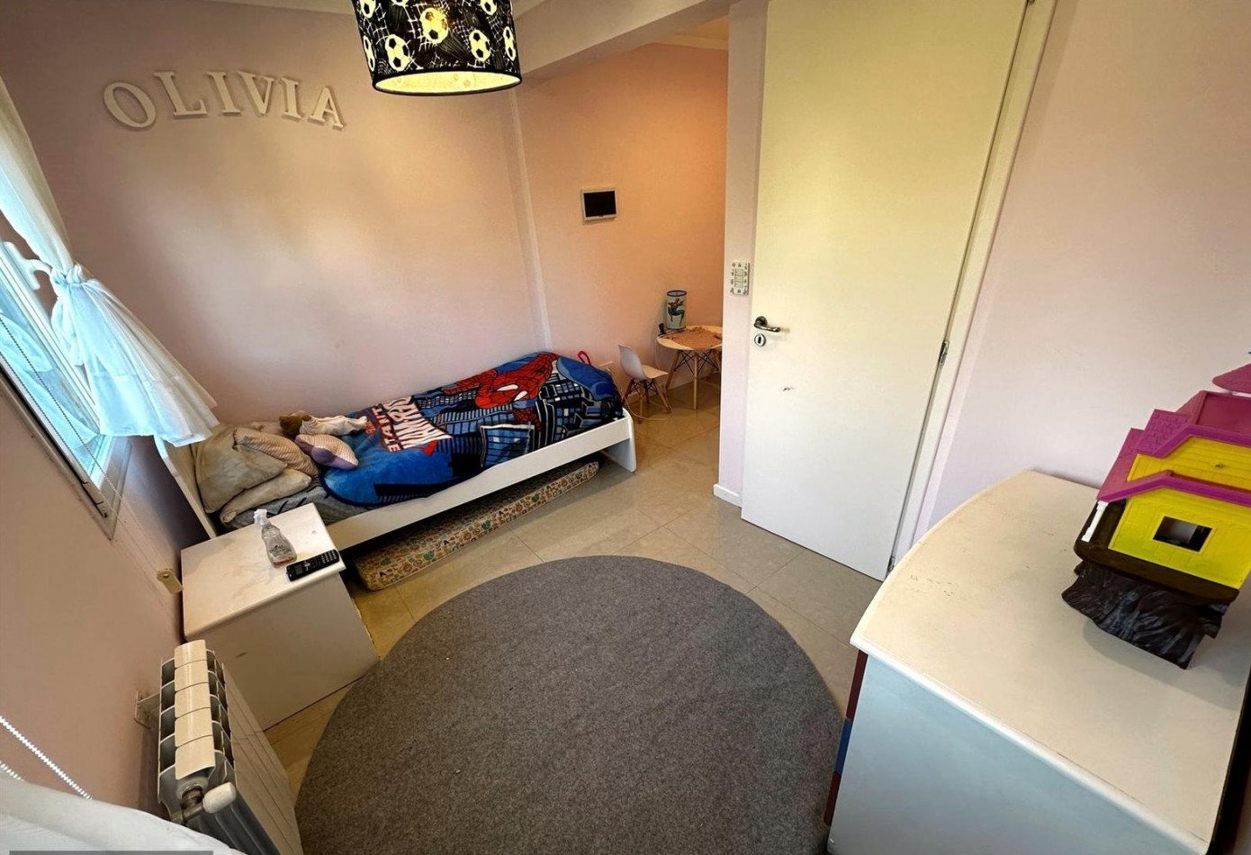 Casa de 5 ambientes con pileta  en Acantilados  