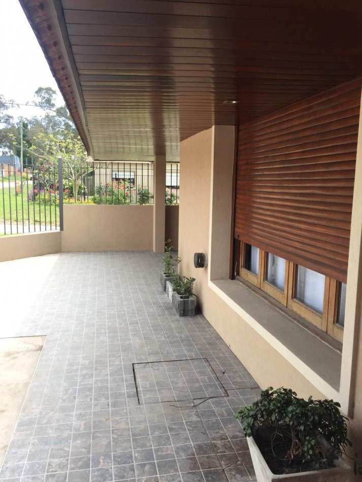 Casa de 3 ambientes multifamiliar mas departamento    Benito Lynch y Pescadores