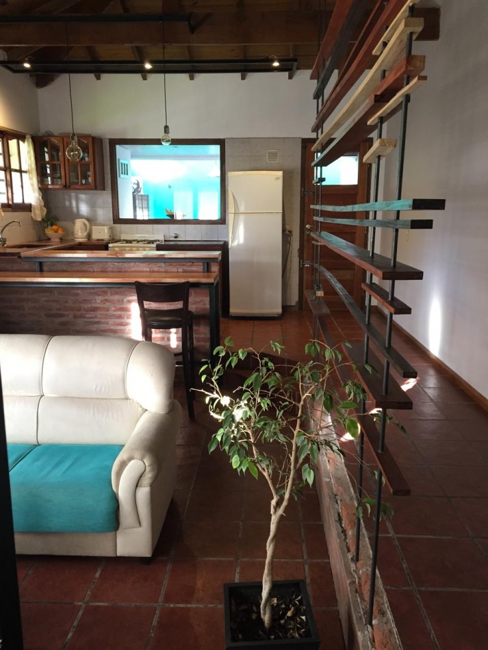 Casa de 3 ambientes multifamiliar mas departamento    Benito Lynch y Pescadores