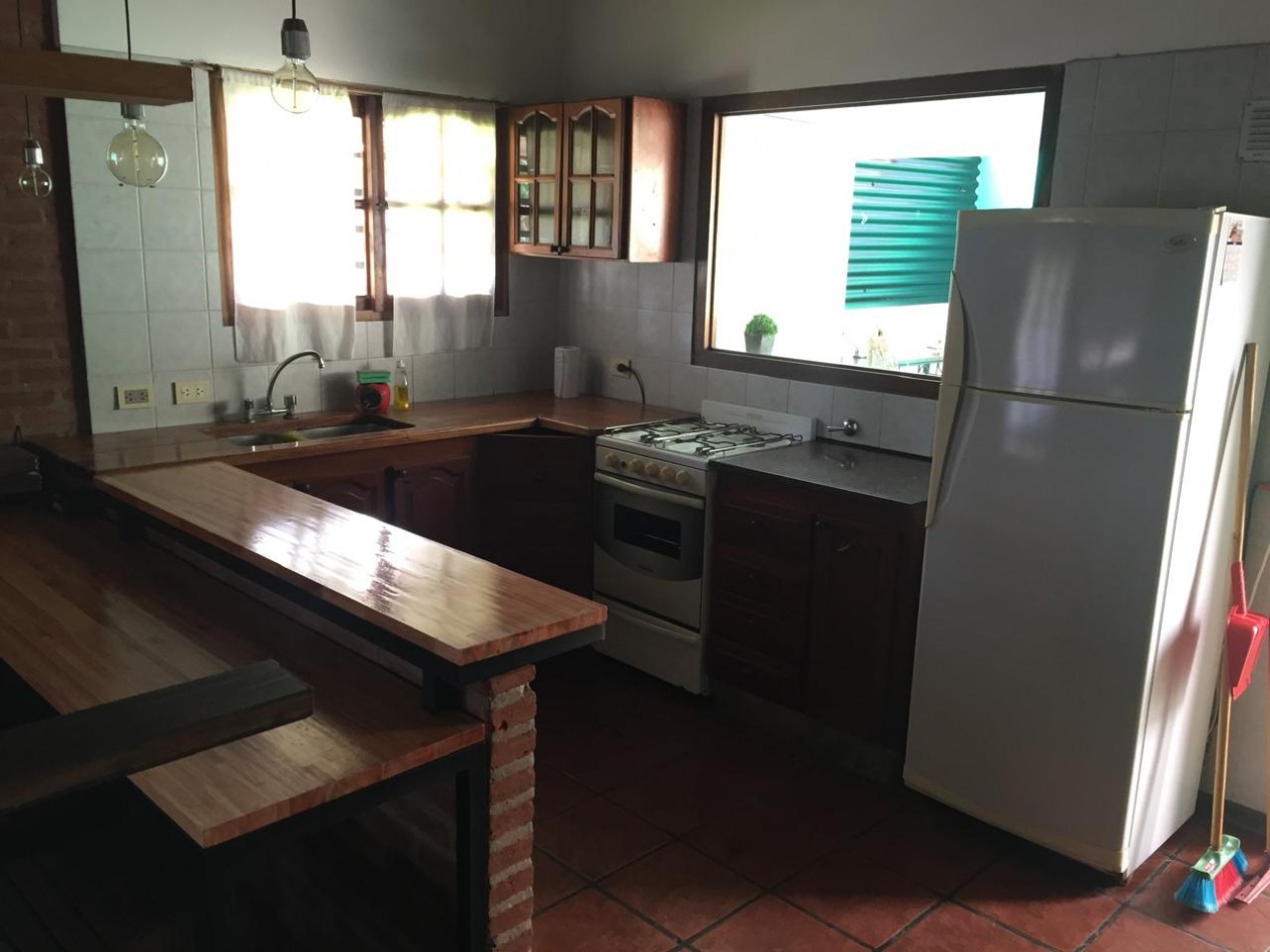 Casa de 3 ambientes multifamiliar mas departamento    Benito Lynch y Pescadores