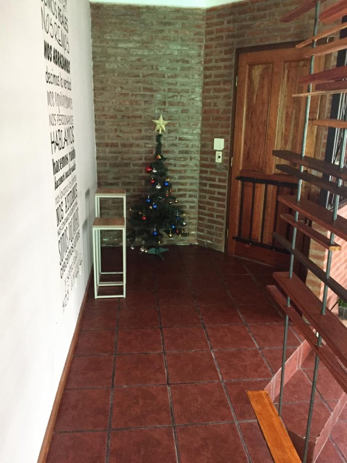 Casa de 3 ambientes multifamiliar mas departamento    Benito Lynch y Pescadores