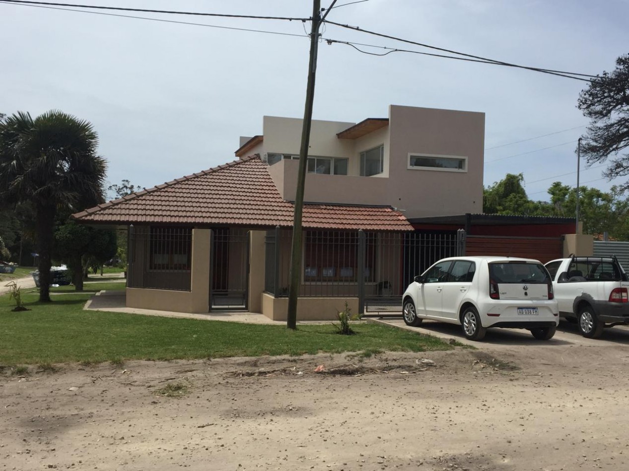 Casa de 3 ambientes multifamiliar mas departamento    Benito Lynch y Pescadores