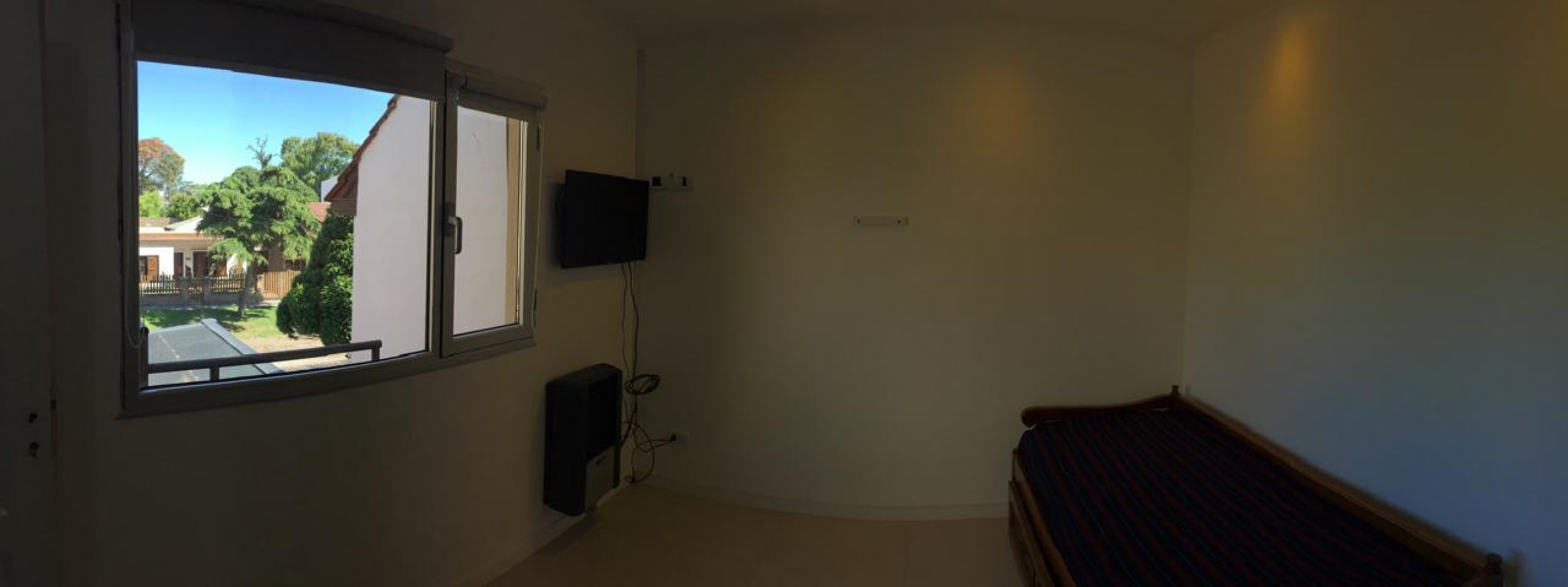 Casa de 3 ambientes multifamiliar mas departamento    Benito Lynch y Pescadores