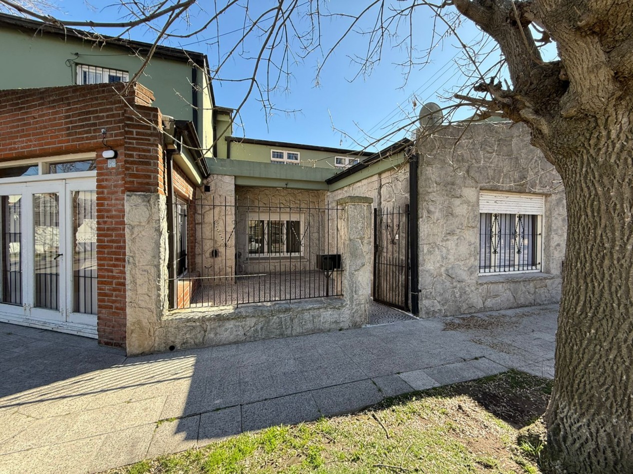 Chalet con departamento en Barrio San Jose