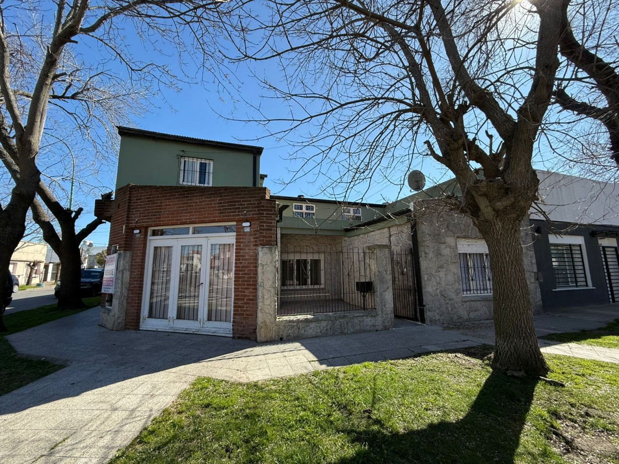 Chalet con departamento en Barrio San Jose