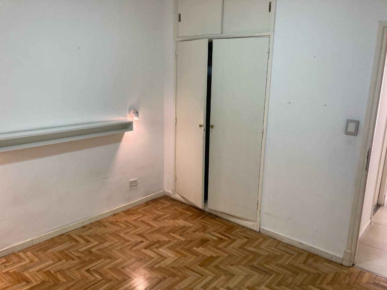 Departamento tres ambientes, dos baños, con terraza y balcon, zona centrica