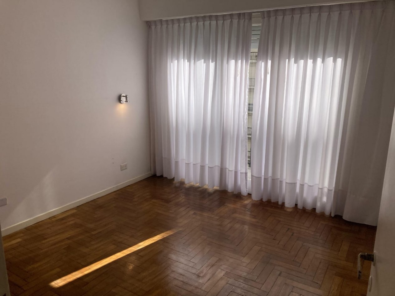 Departamento tres ambientes, dos baños, con terraza y balcon, zona centrica
