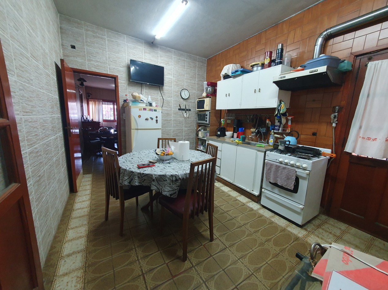 Casa de 3 ambientes con garage y quincho   Z/ Barrio San Martin 