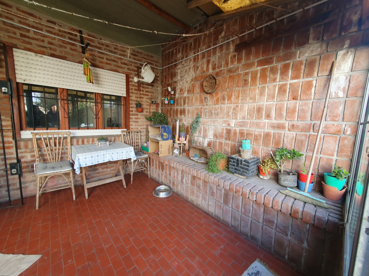 Casa de 3 ambientes con garage y quincho   Z/ Barrio San Martin 