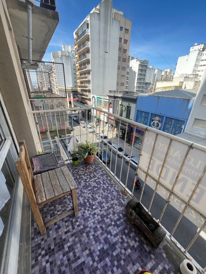 VENTA AMBIENTE AL FRENTE    Rivadavia y Cordoba  