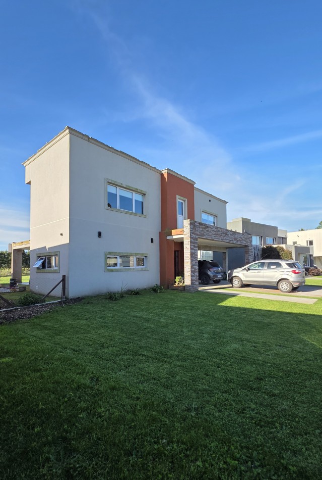 Casa 5 Ambientes con Piscina Climatizada - Barrio Privado Tierras del Mar