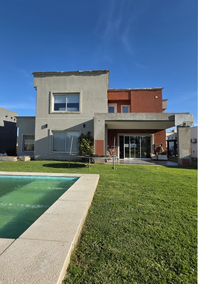 Casa 5 Ambientes con Piscina Climatizada - Barrio Privado Tierras del Mar