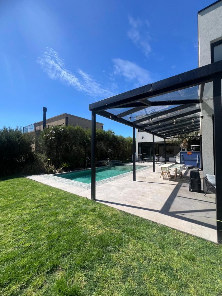 Hermosa Casa Ubicada en Barrio Privado