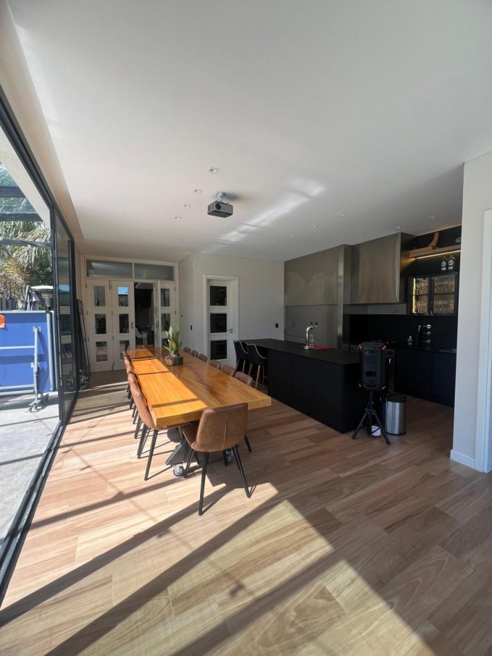 Hermosa Casa Ubicada en Barrio Privado