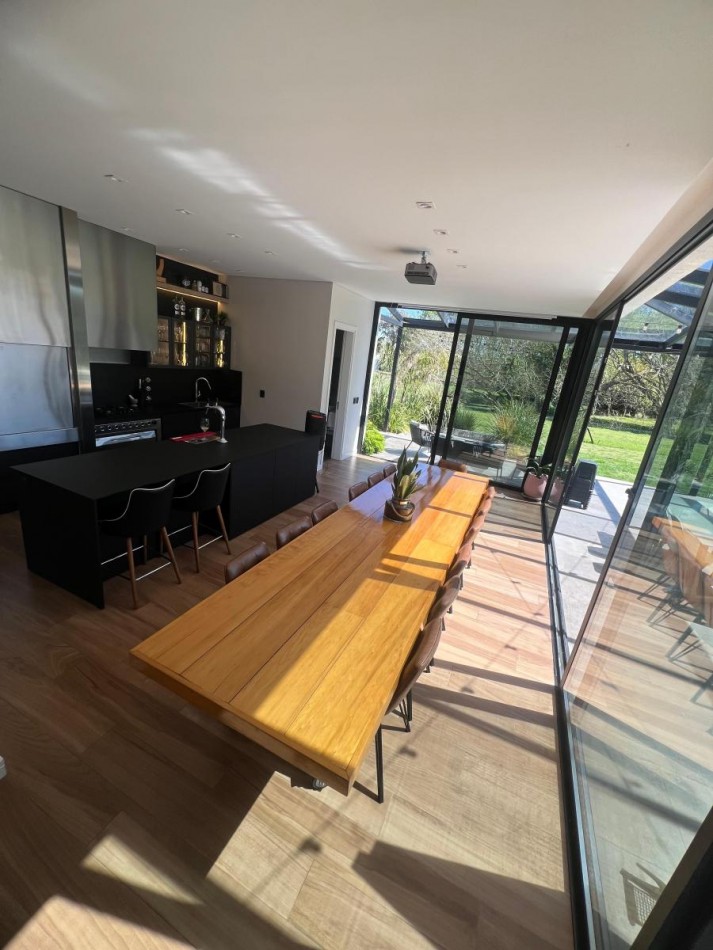 Hermosa Casa Ubicada en Barrio Privado