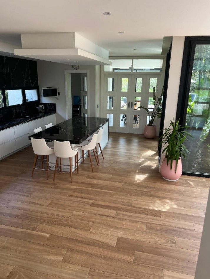 Hermosa Casa Ubicada en Barrio Privado