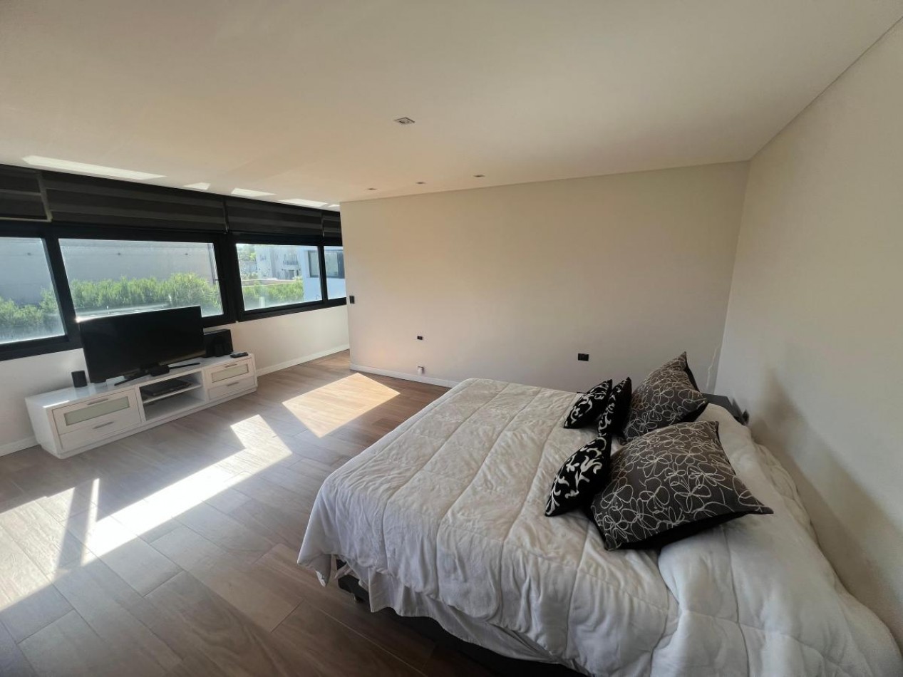 Hermosa Casa Ubicada en Barrio Privado