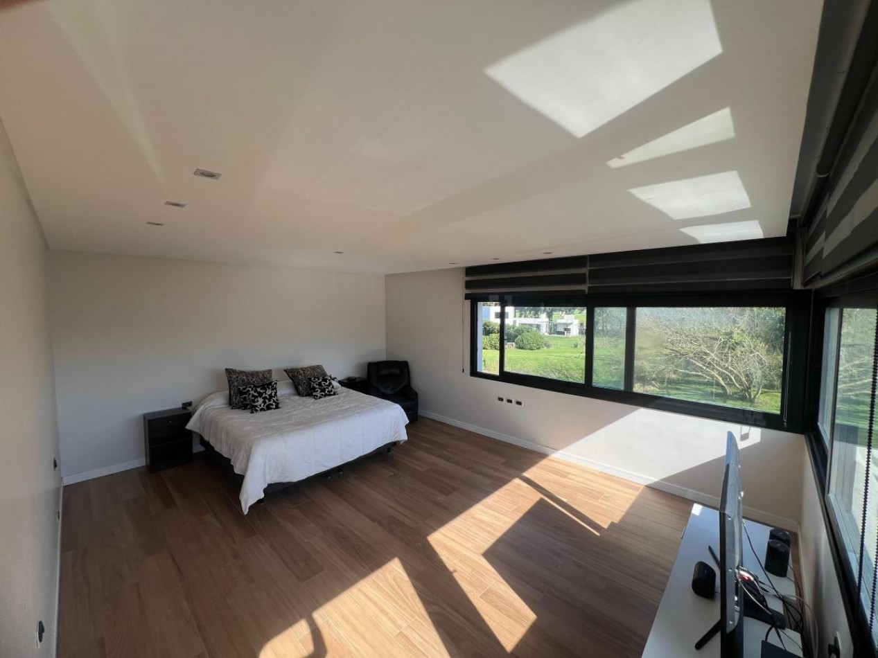 Hermosa Casa Ubicada en Barrio Privado