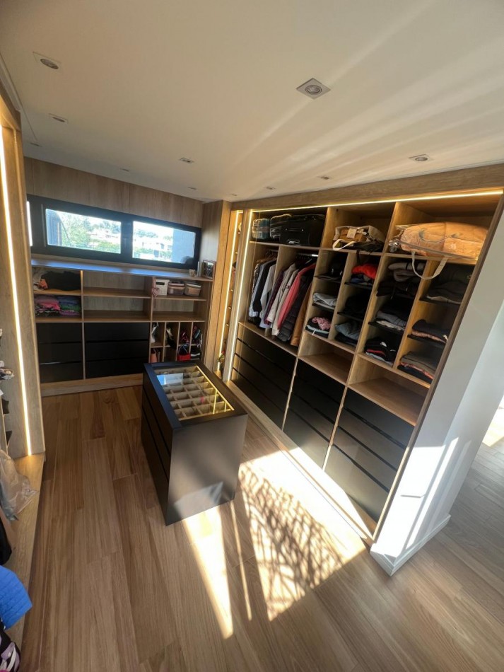 Hermosa Casa Ubicada en Barrio Privado