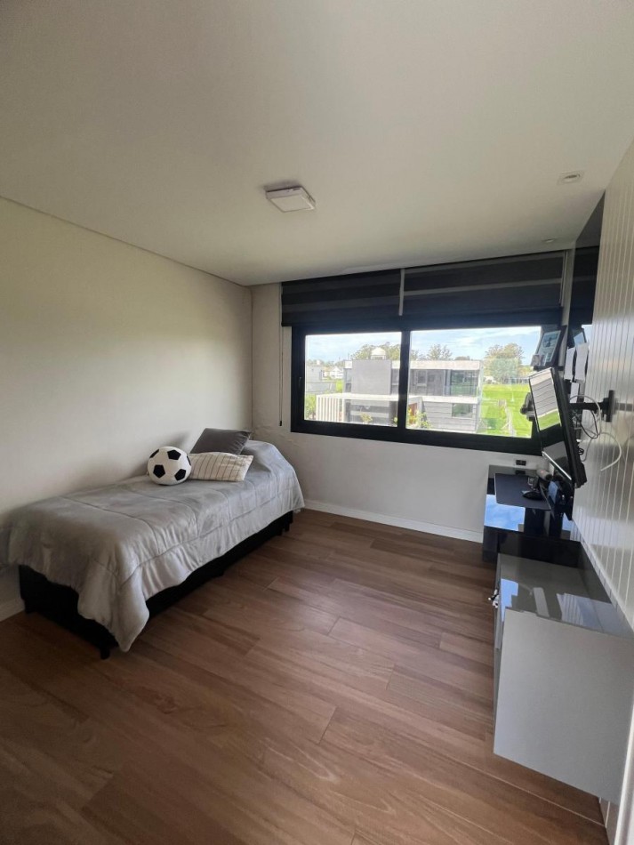 Hermosa Casa Ubicada en Barrio Privado