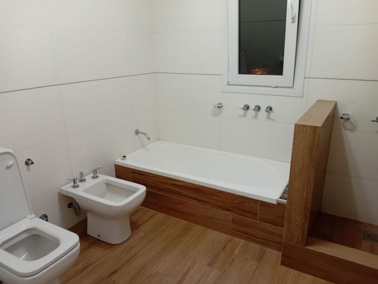 CASA 4 AMBIENTES EN DOS PLANTAS