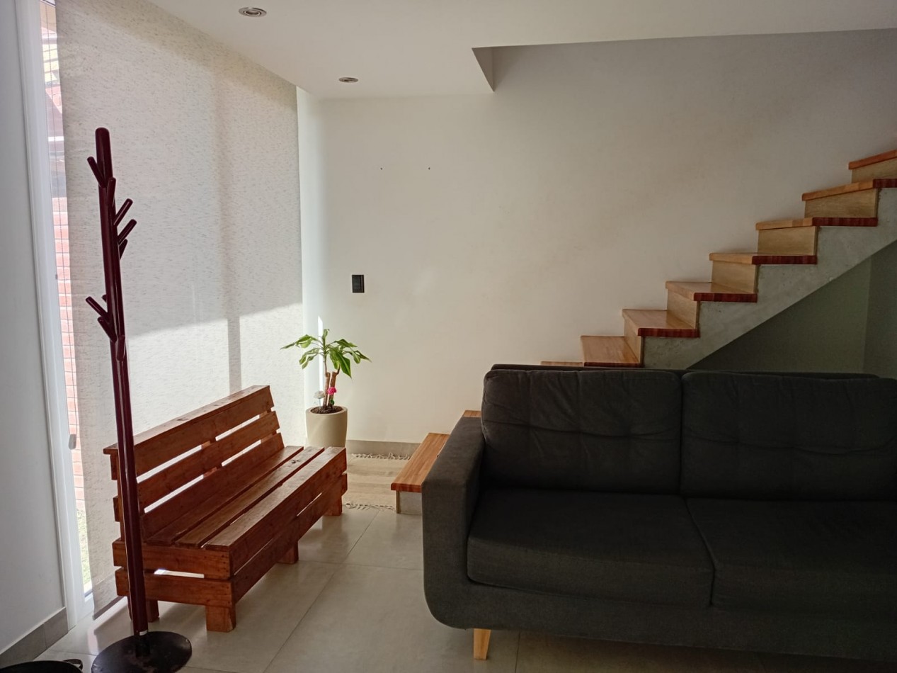 CASA 4 AMBIENTES EN DOS PLANTAS