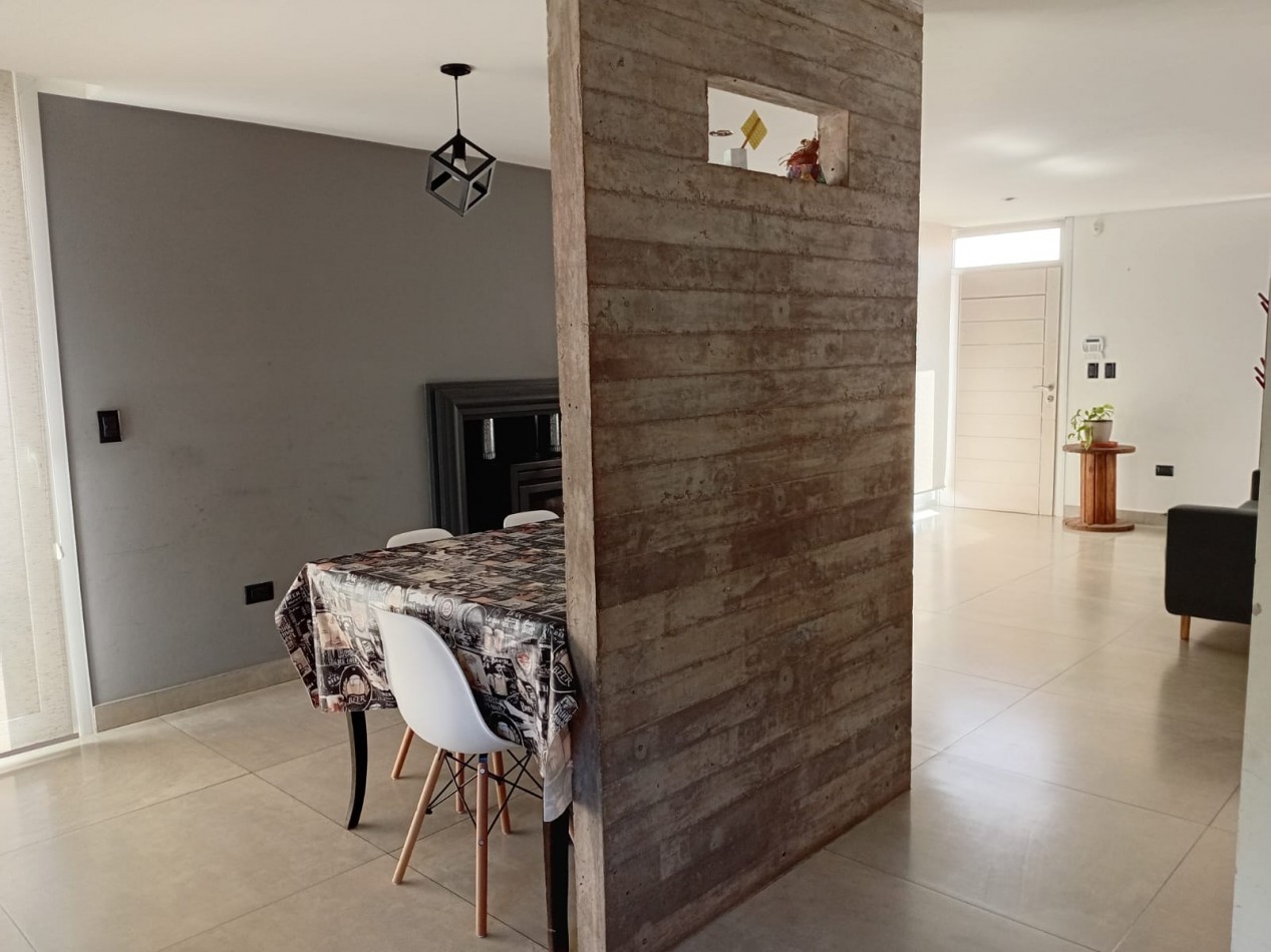 CASA 4 AMBIENTES EN DOS PLANTAS