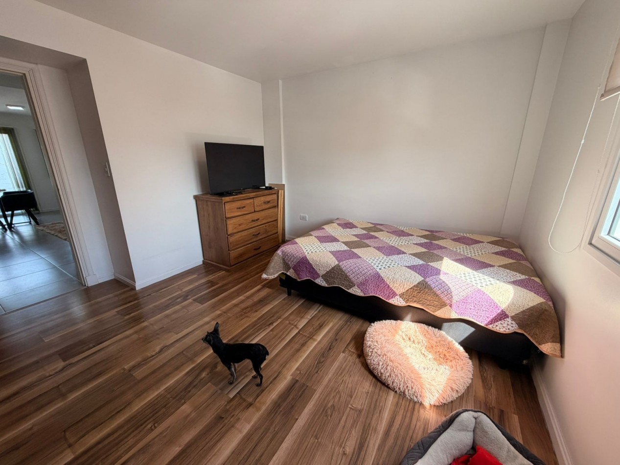 2 AMBIENTES A LA CALLE CON BALCON -COCHERA Y BAULERA