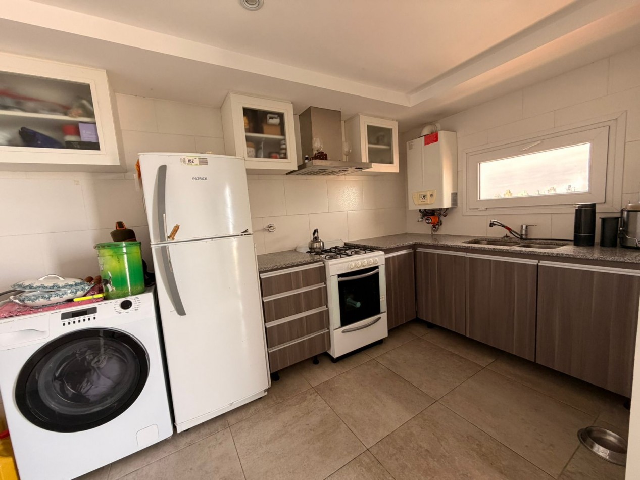 2 AMBIENTES A LA CALLE CON BALCON -COCHERA Y BAULERA