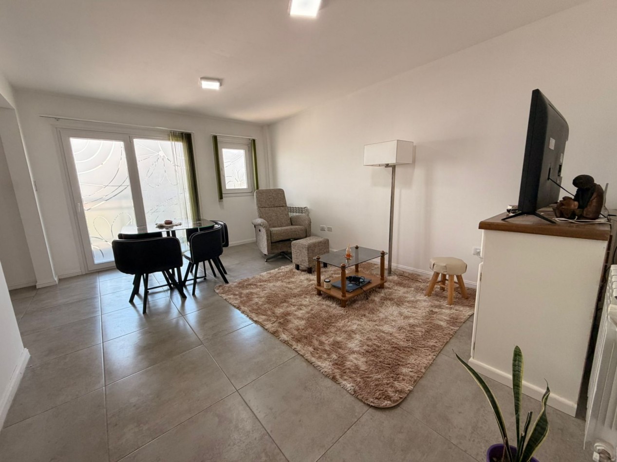 2 AMBIENTES A LA CALLE CON BALCON -COCHERA Y BAULERA