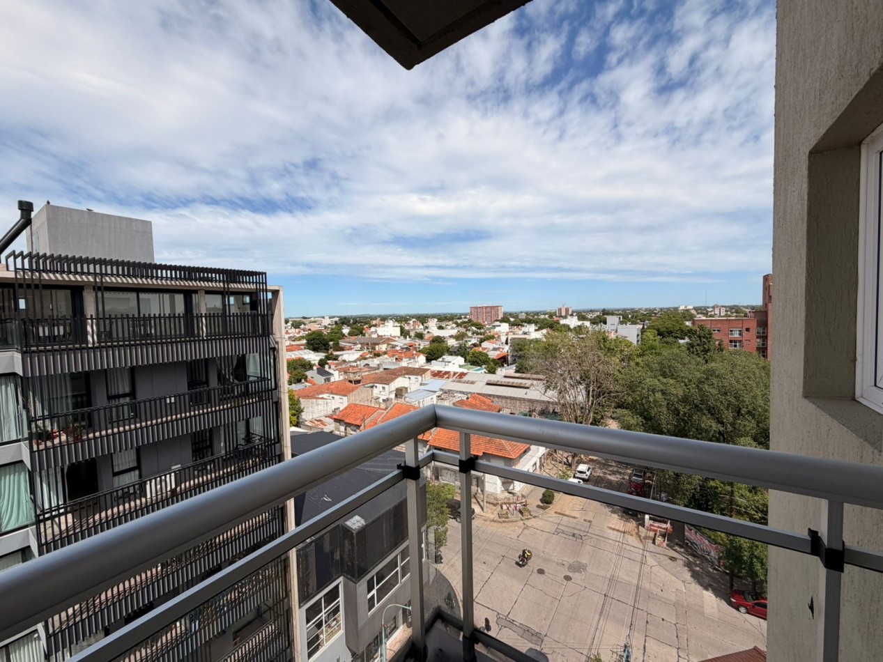 2 AMBIENTES A LA CALLE CON BALCON -COCHERA Y BAULERA