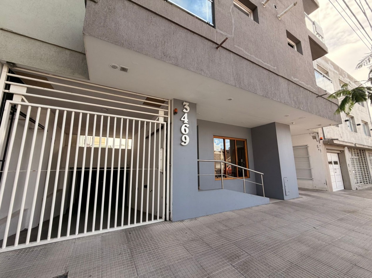 2 AMBIENTES A LA CALLE CON BALCON -COCHERA Y BAULERA