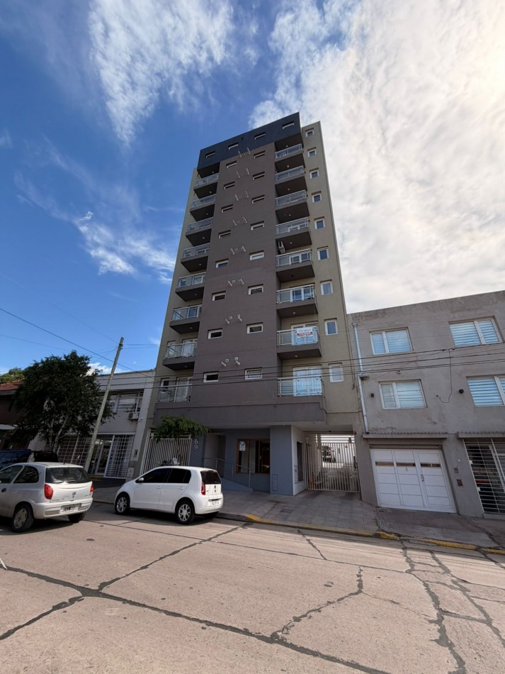 2 AMBIENTES A LA CALLE CON BALCON -COCHERA Y BAULERA