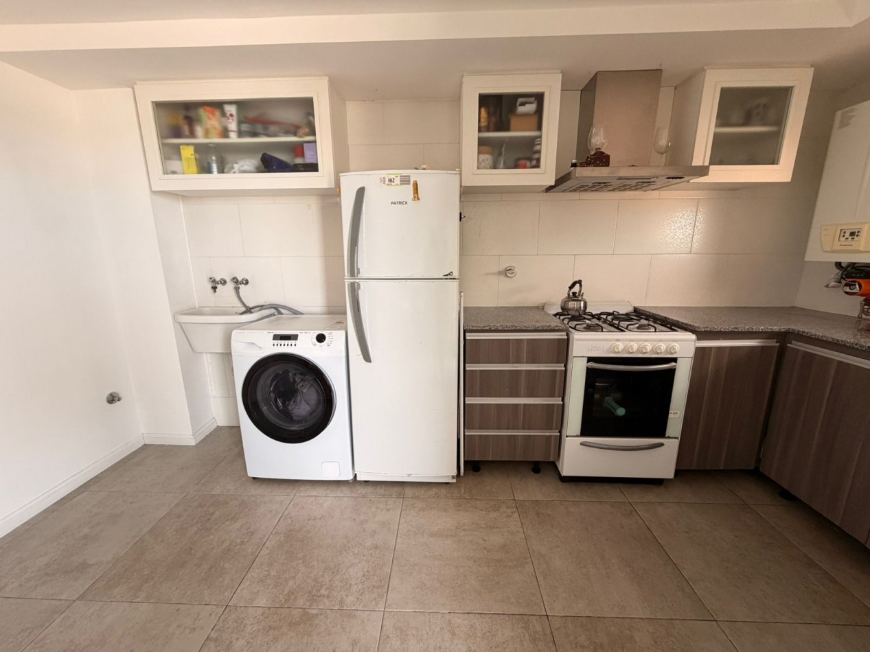 2 AMBIENTES A LA CALLE CON BALCON -COCHERA Y BAULERA