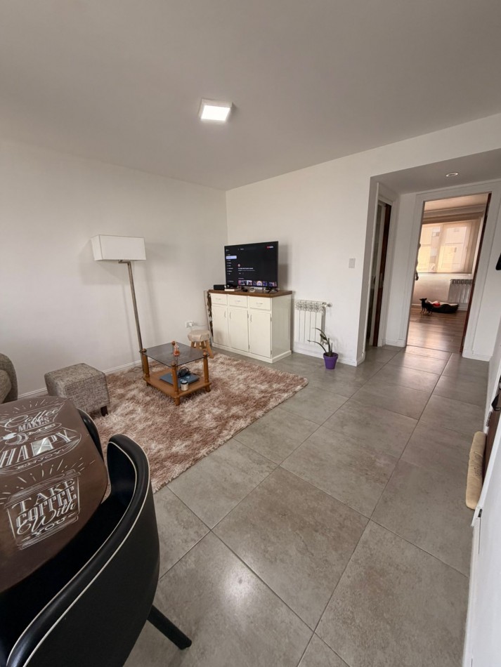 2 AMBIENTES A LA CALLE CON BALCON -COCHERA Y BAULERA