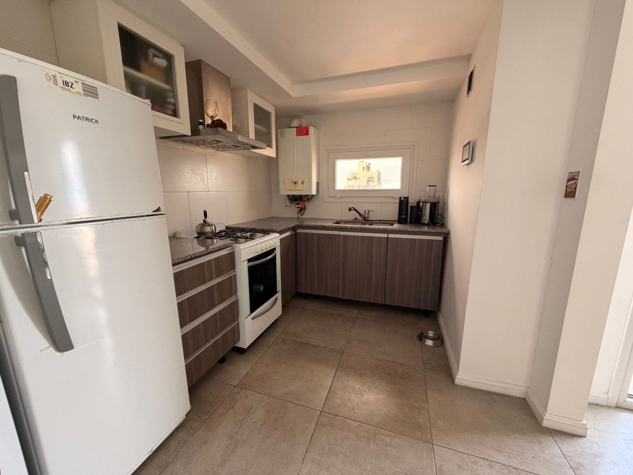 2 AMBIENTES A LA CALLE CON BALCON -COCHERA Y BAULERA