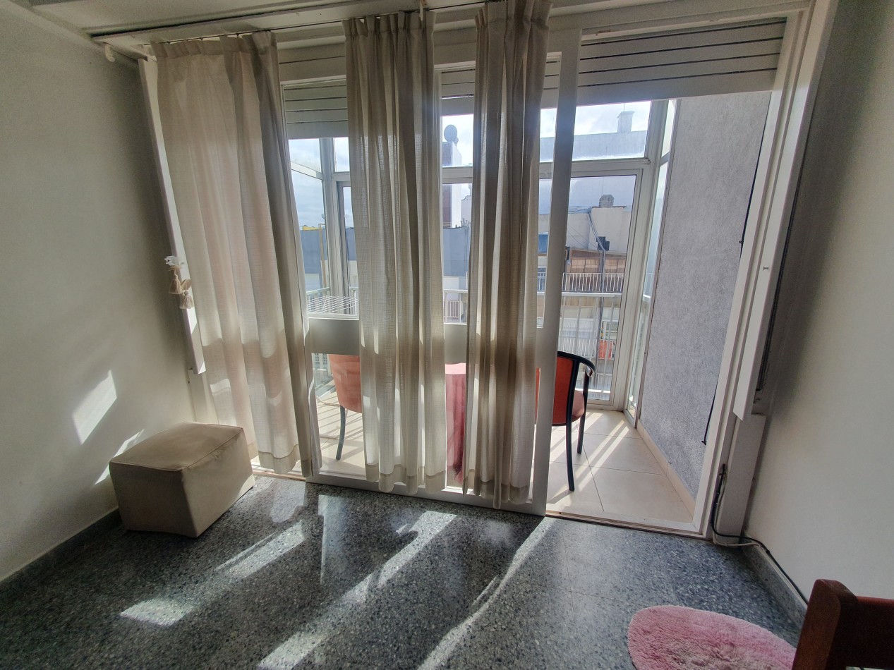 3 AMIENTES AL FRENTE CON DEPENDENCIA 