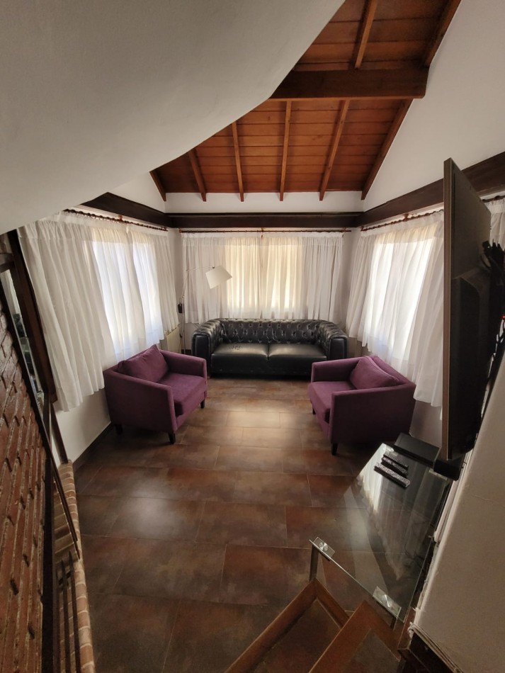 CHALET 4 AMBIENTES CON PISCINA 