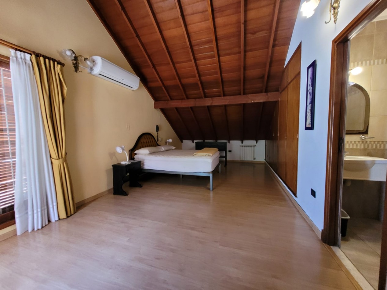 CHALET 4 AMBIENTES CON PISCINA 