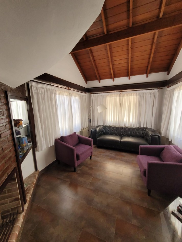 CHALET 4 AMBIENTES CON PISCINA 